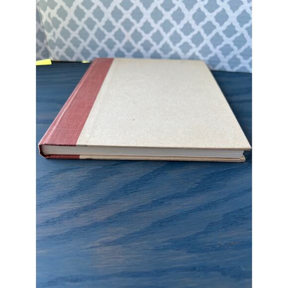 The Family Storytelling Handbook by Anne Pellowski Hardcover Book Pre-Loved - Picture 5 of 6